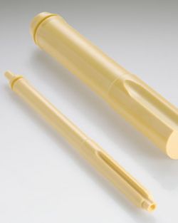 Dosing pistons with guide edge for the food-processing and pharmaceutical industries