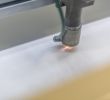 Découpe laser des substrats minces en céramique technique